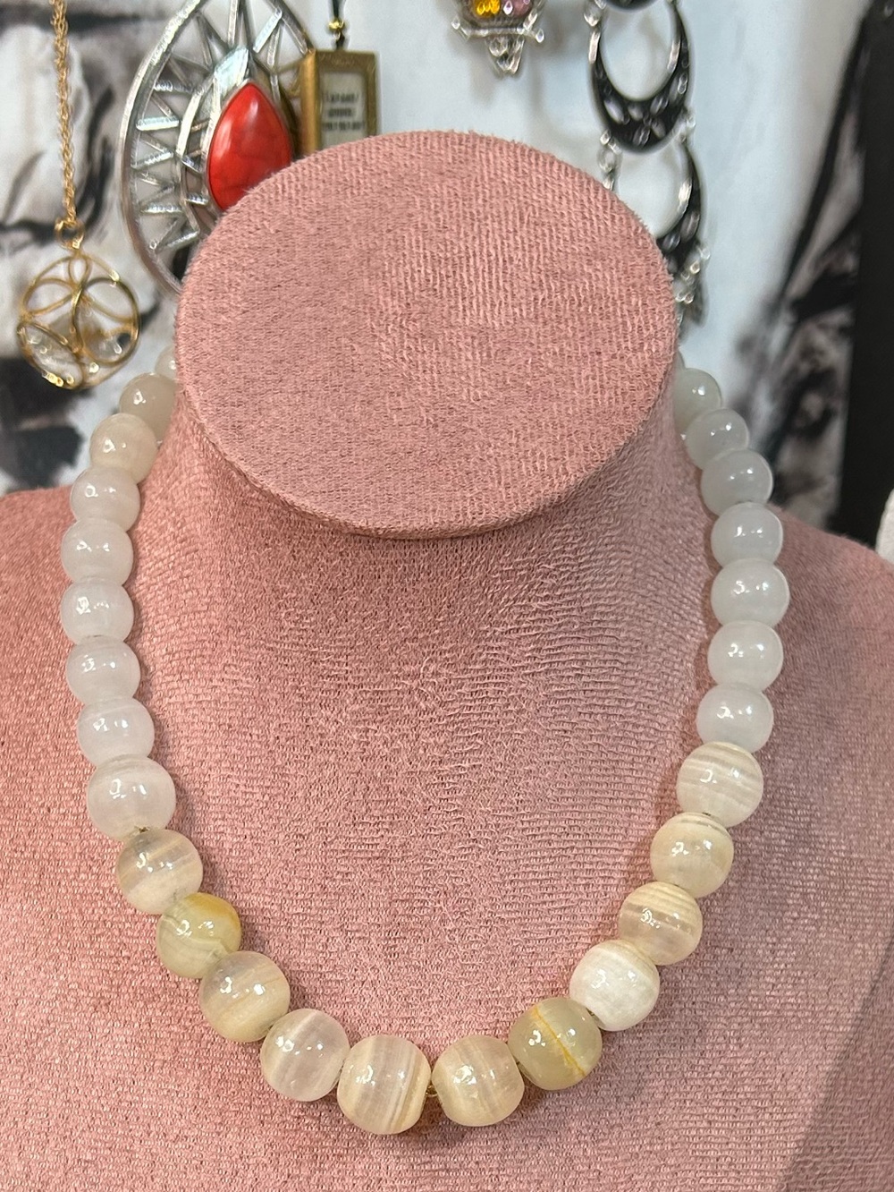 Beautiful Vintage Hong Kong Natural White Agate Necklace - Picture 10 of 10